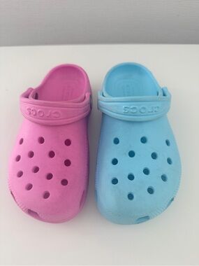 CROCS little Kids mismatched Pink and Light Blue size C13